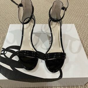 Kenneth Cole New York Black Heels